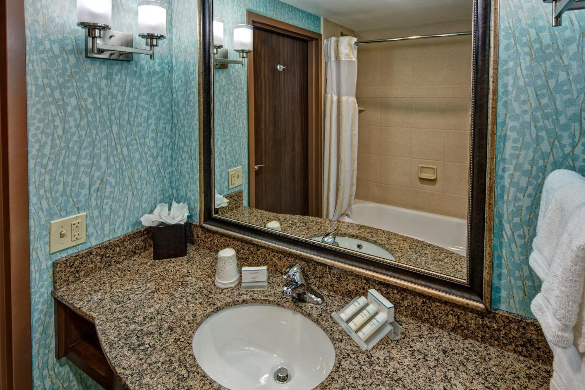 Hilton Garden Inn Midtown Tulsa Zewnętrze zdjęcie